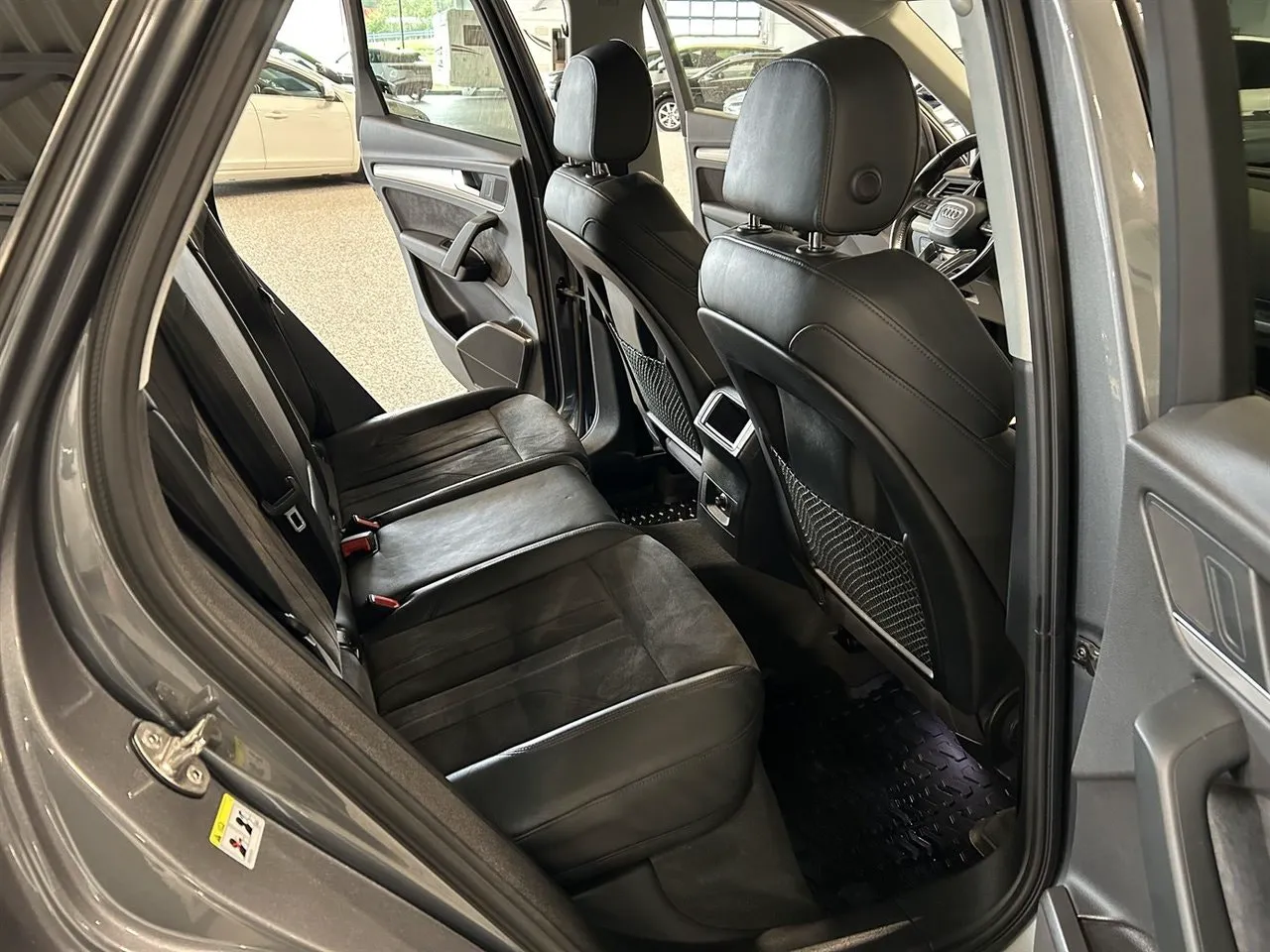 Vehicle image 18
