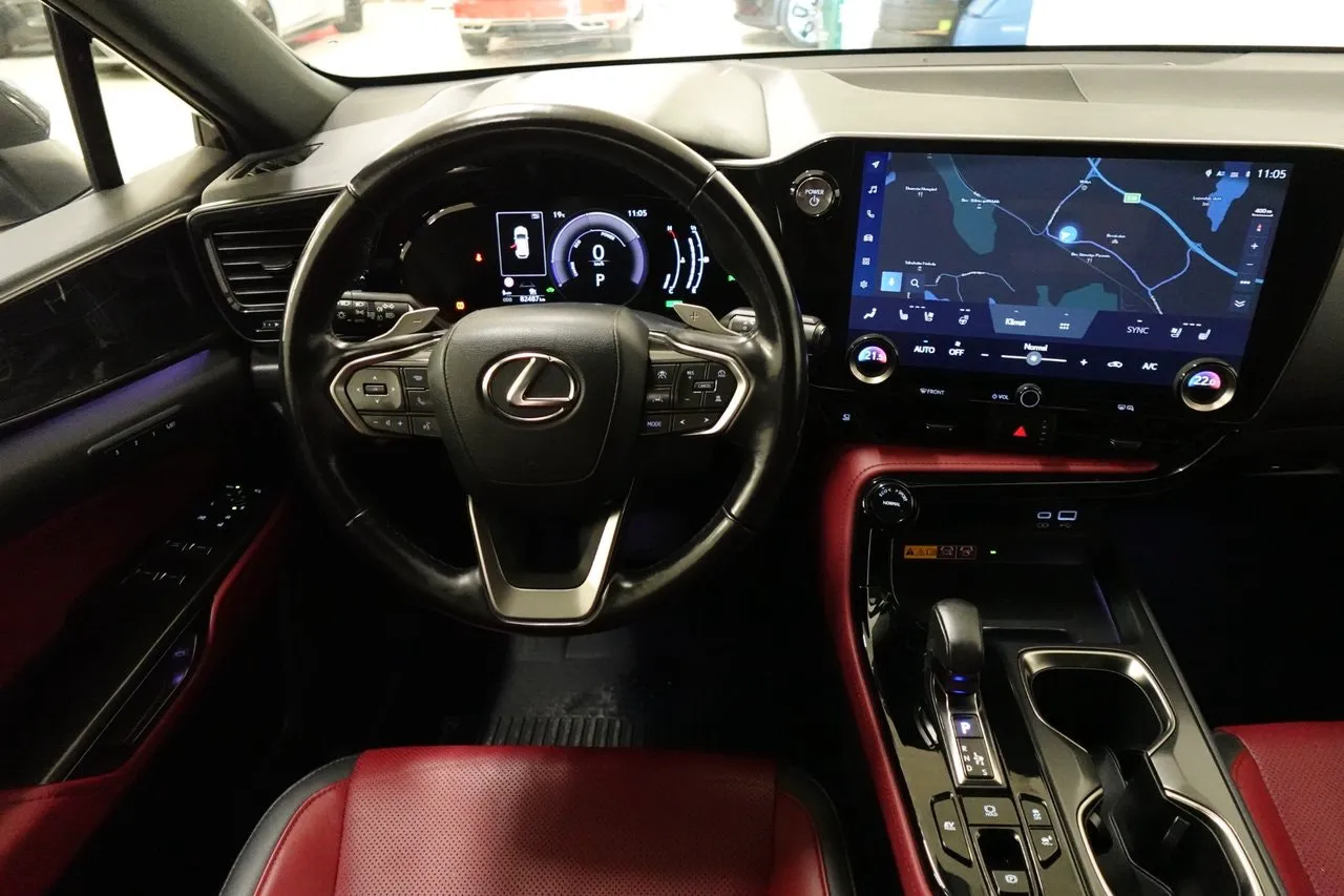 Vehicle image 6