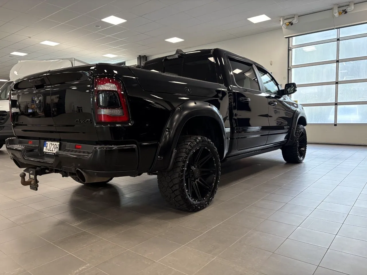 Vehicle image 7