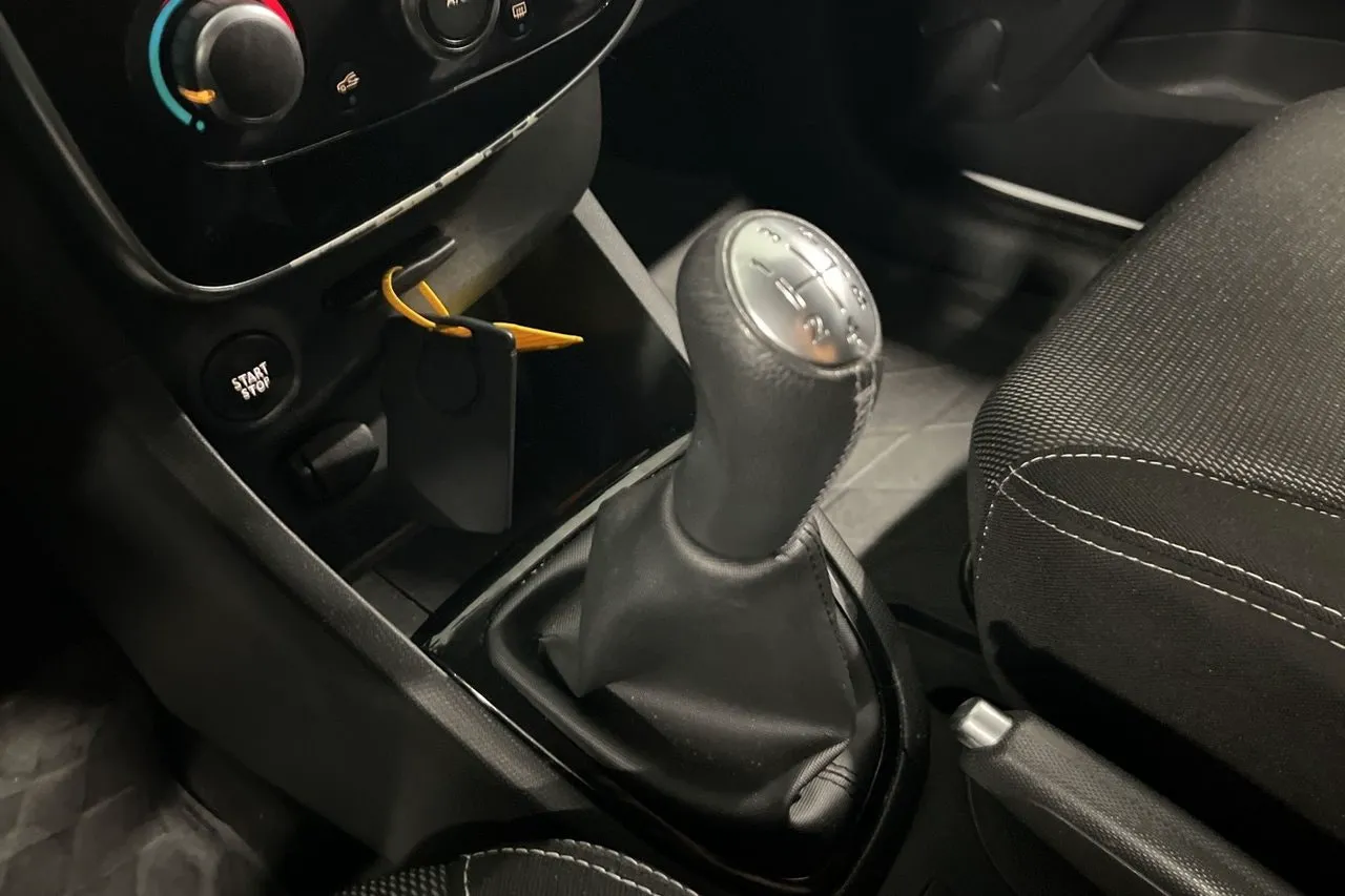 Vehicle image 18