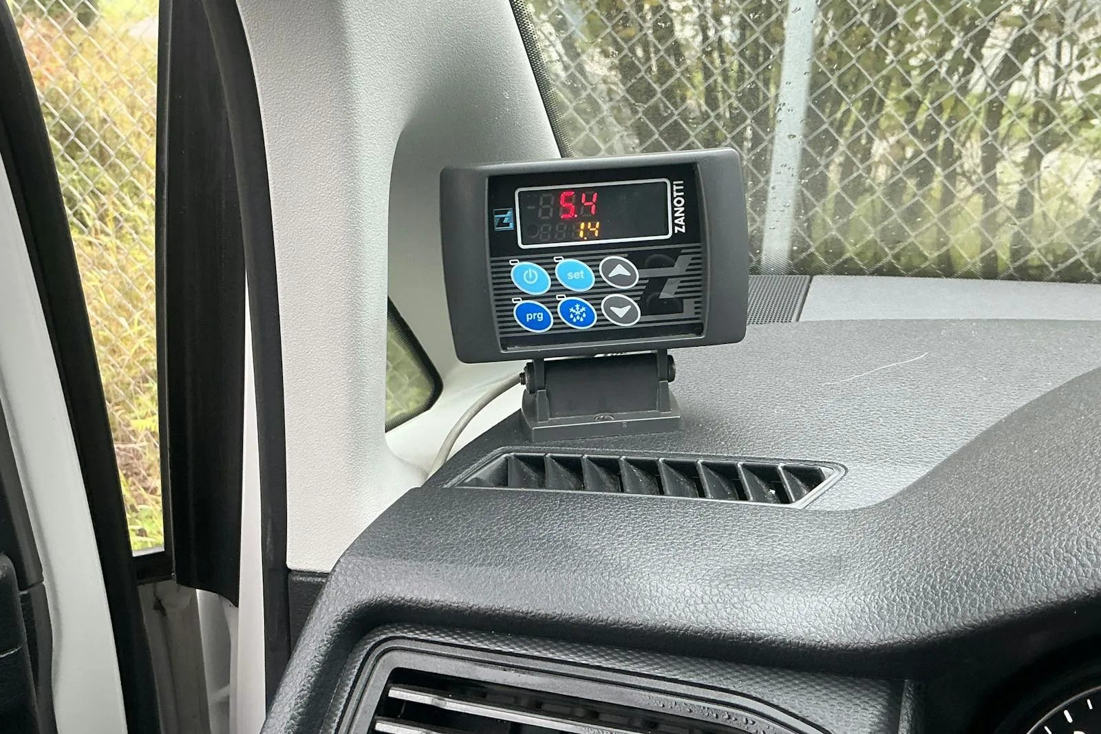 Vehicle image 15