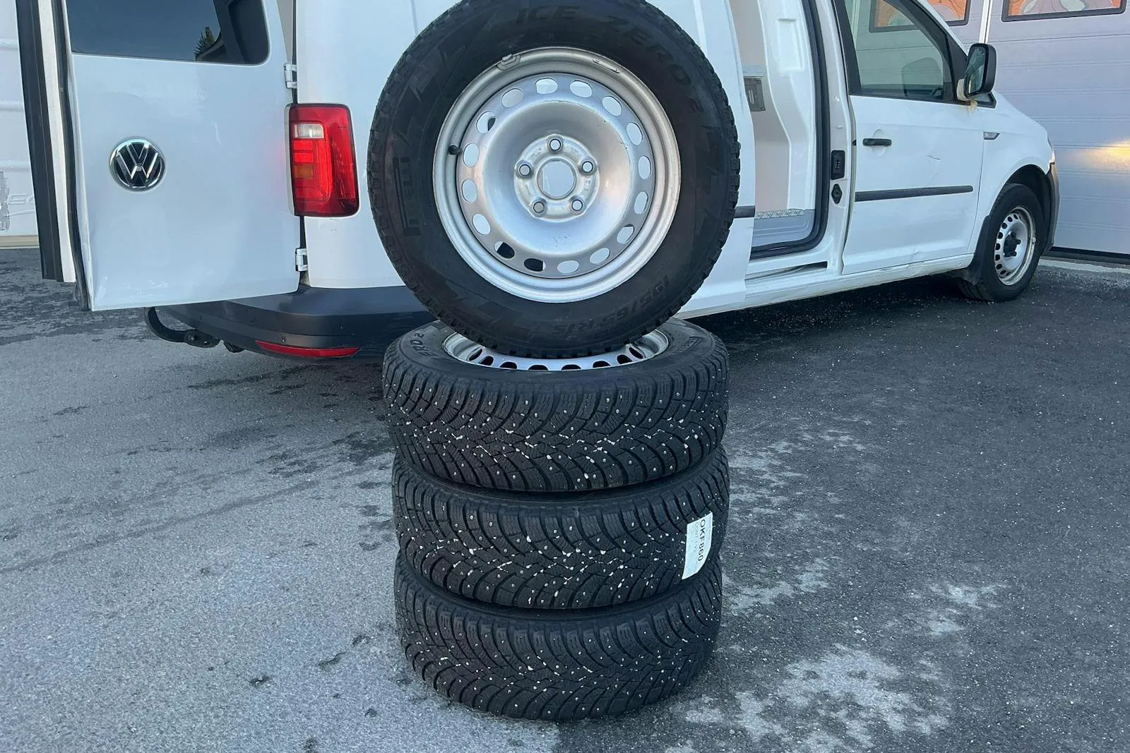 Vehicle image 17