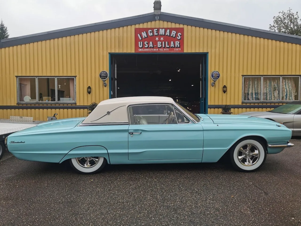 Vehicle image 11