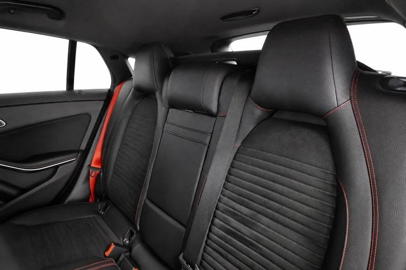 Mercedes CLA45 AMG bild 21