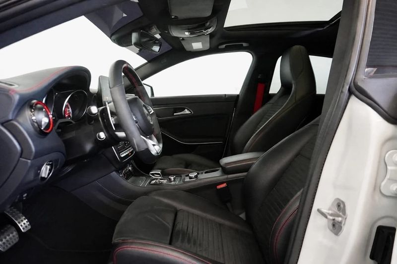 Mercedes CLA45 AMG bild 19