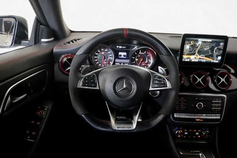 Mercedes CLA45 AMG bild 14