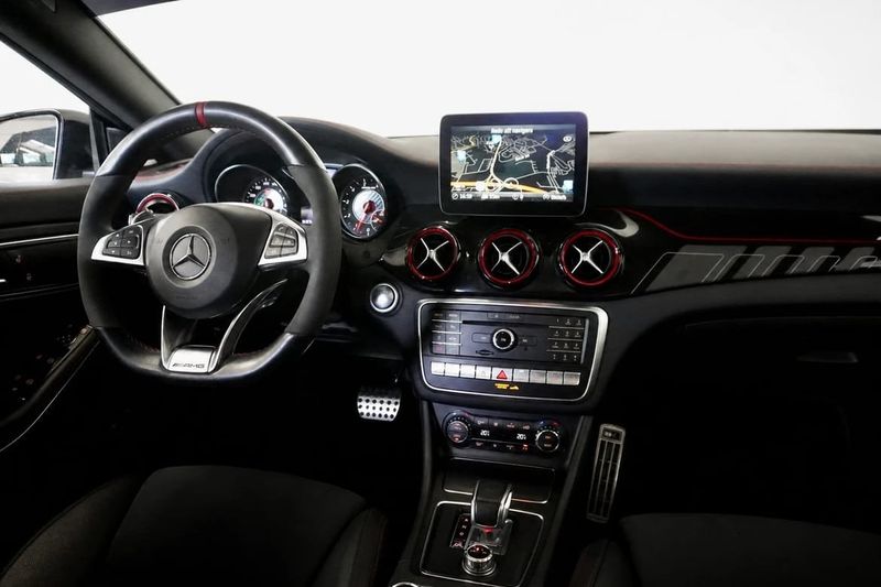 Mercedes CLA45 AMG bild 17