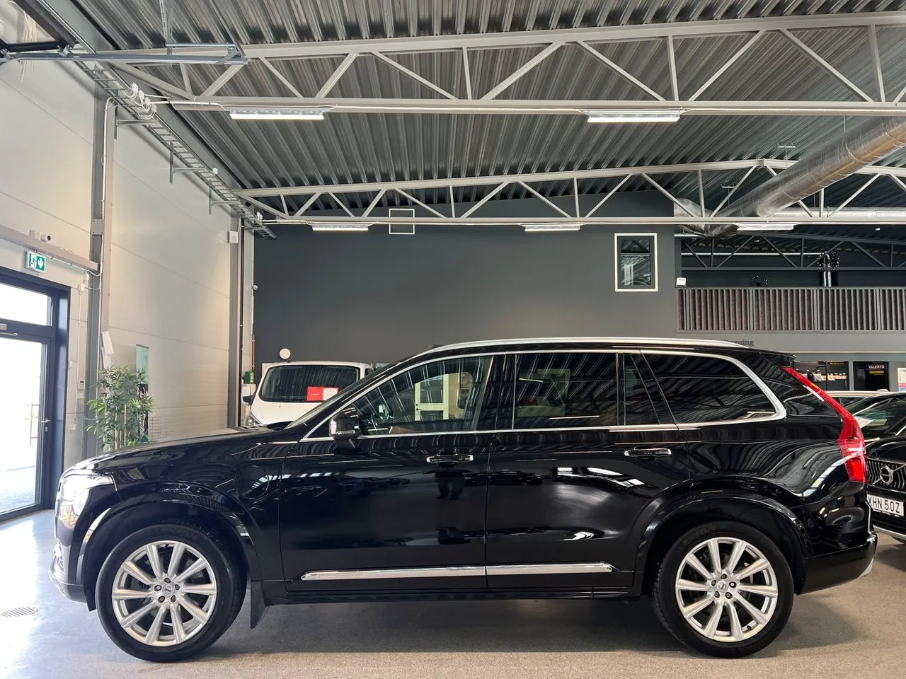 Vehicle image 6