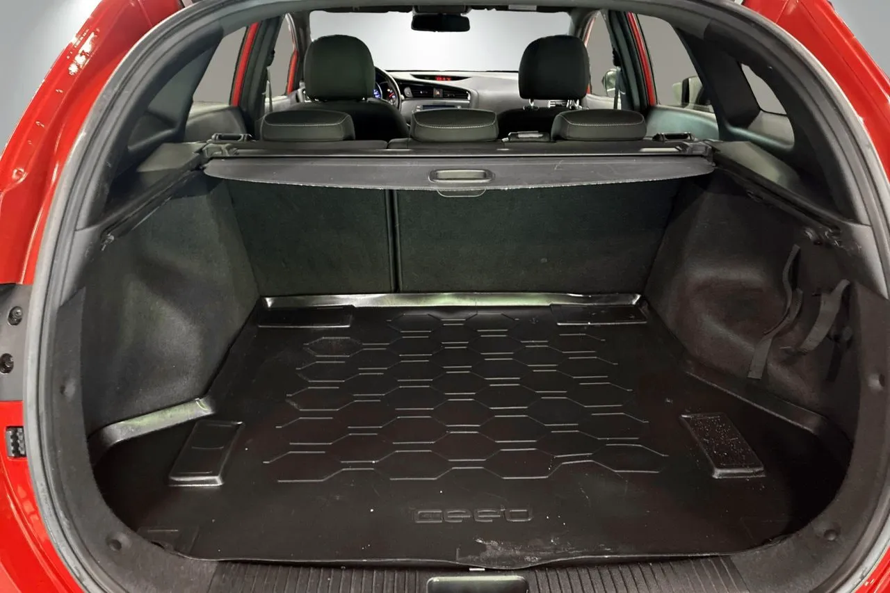 Vehicle image 16