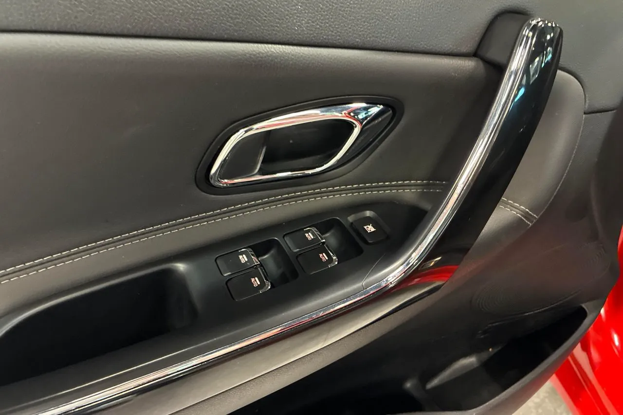 Vehicle image 18