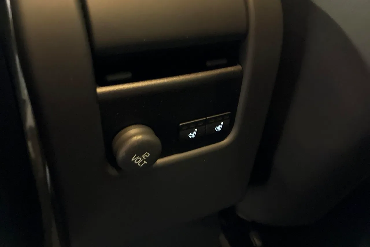Vehicle image 28