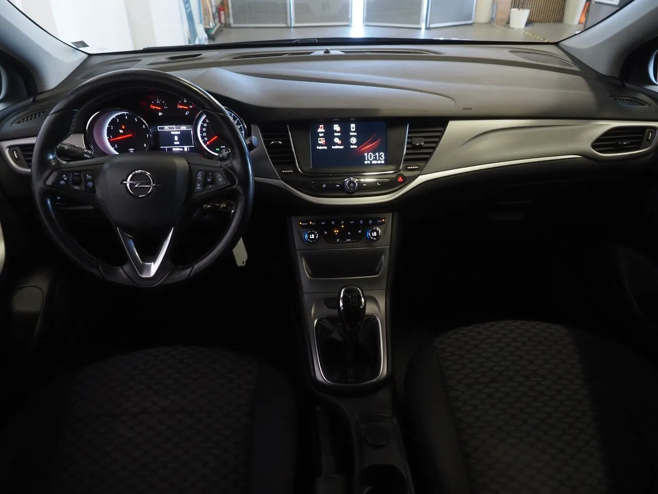 Vehicle image 13