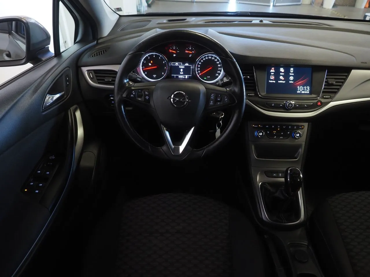 Vehicle image 14