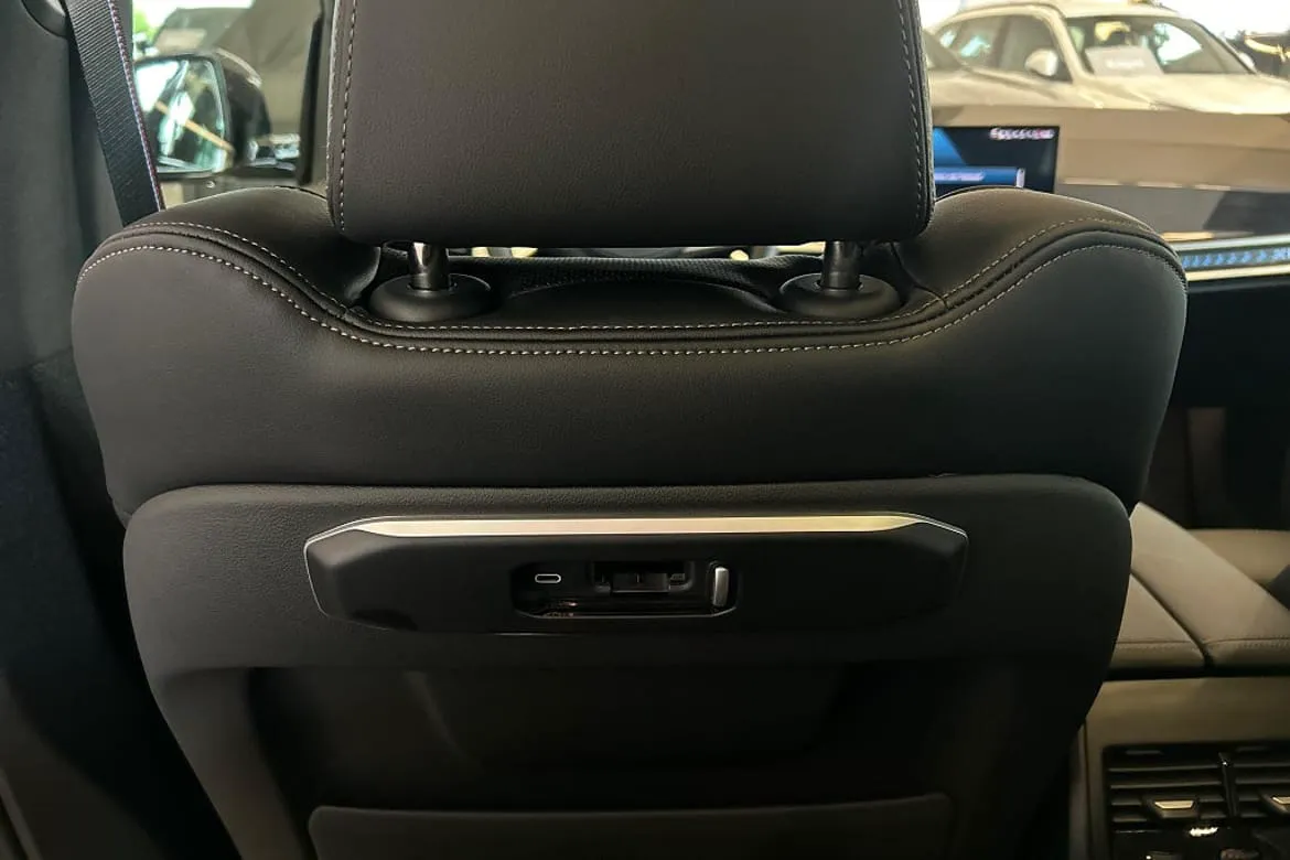 Vehicle image 23