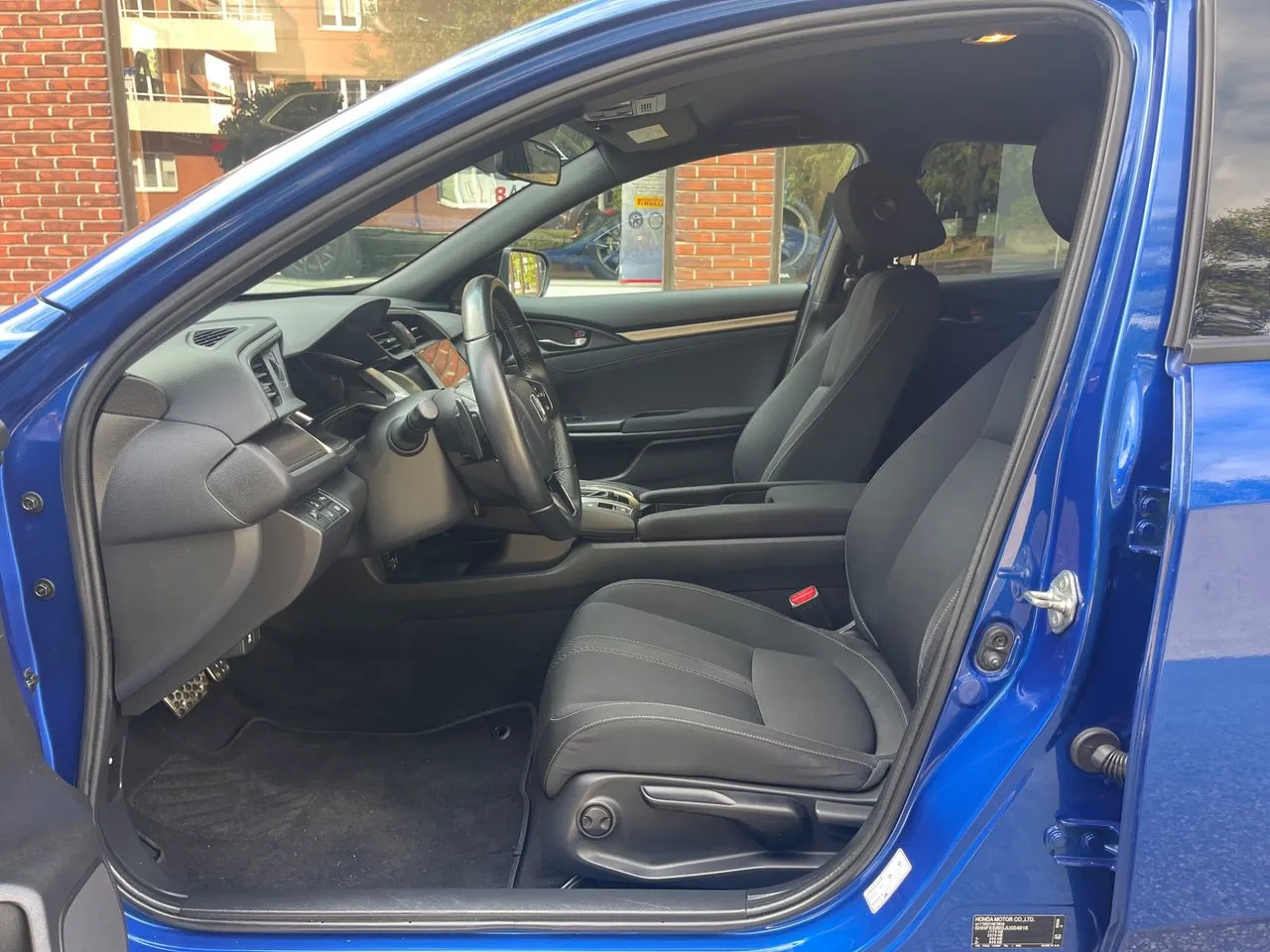 Vehicle image 6