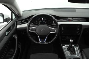 Volkswagen Passat bild 8