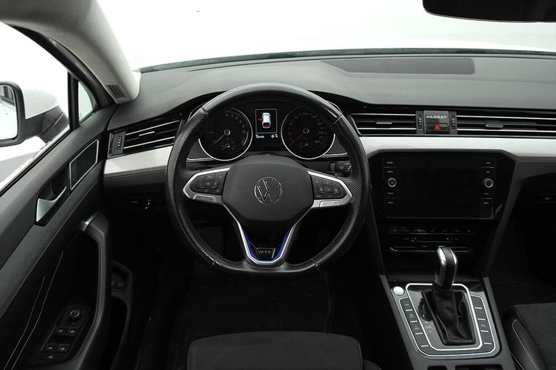 Volkswagen Passat bild 8