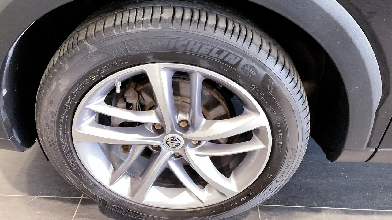 Vehicle image 19