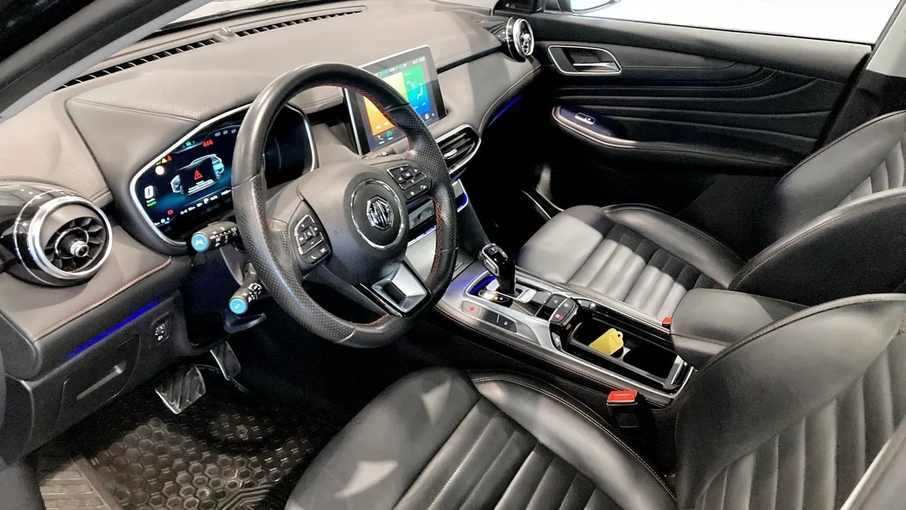 Vehicle image 7