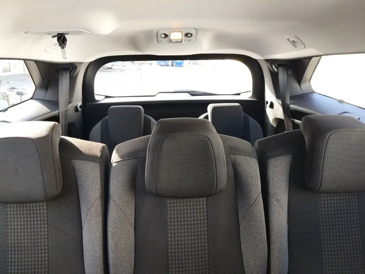 Vehicle image 18