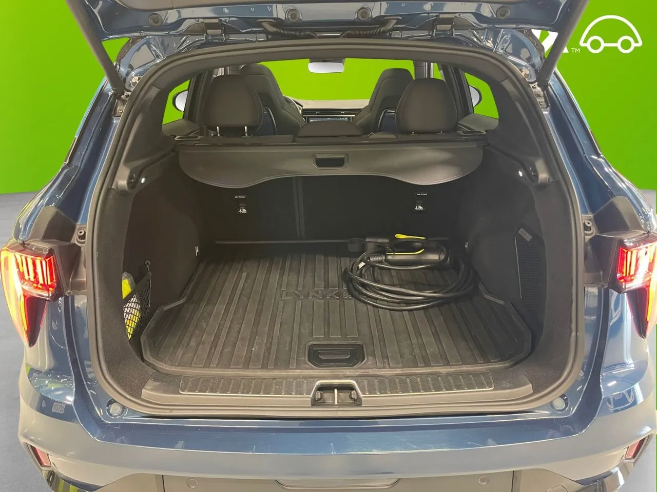 Vehicle image 15