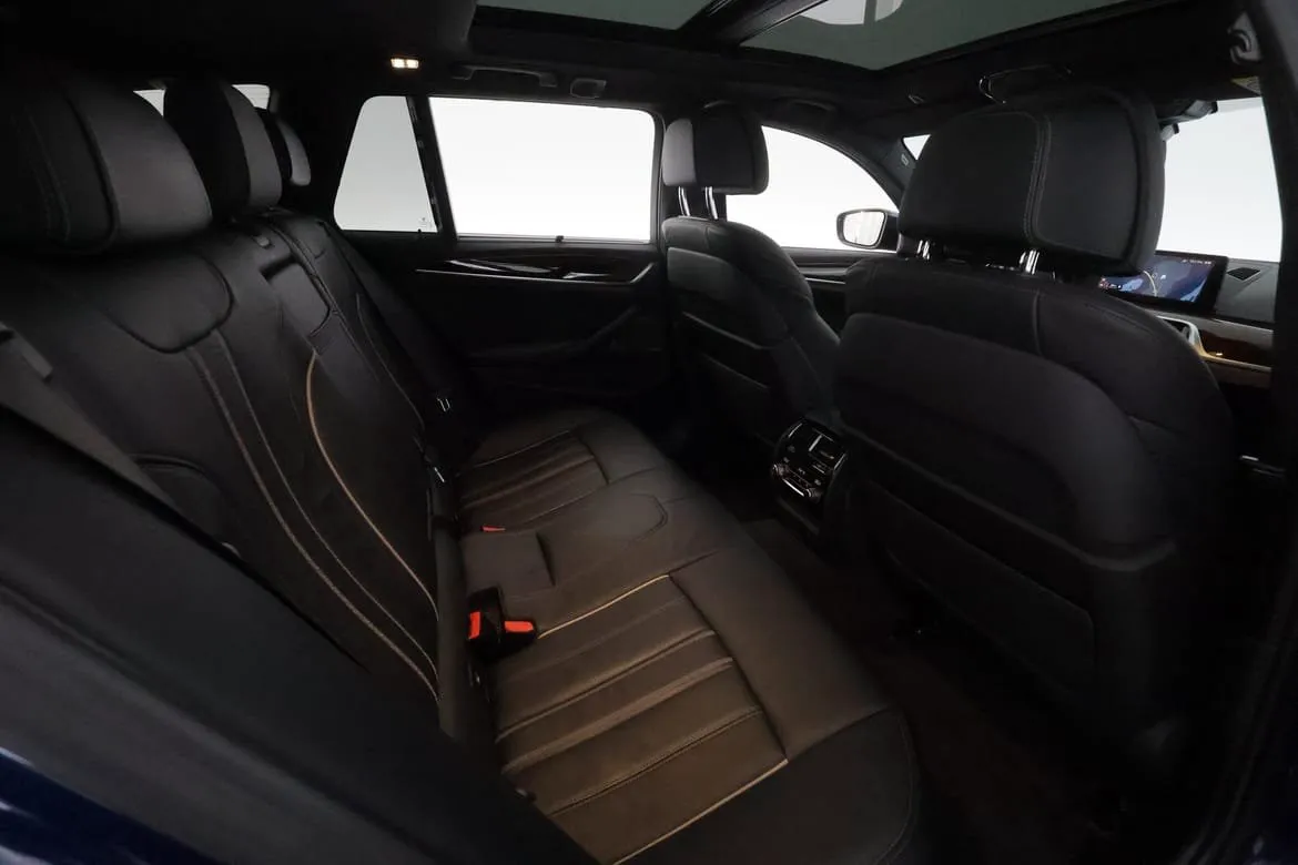 Vehicle image 21