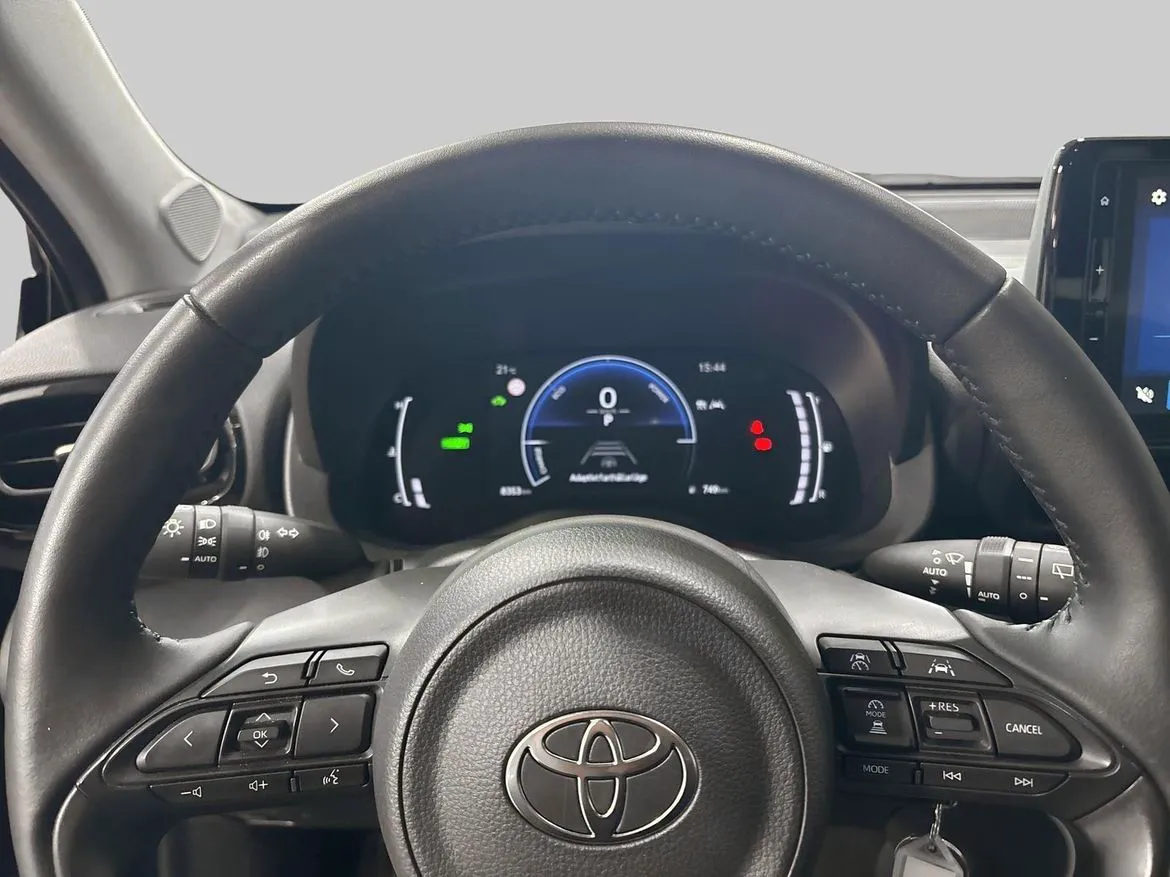 Vehicle image 14