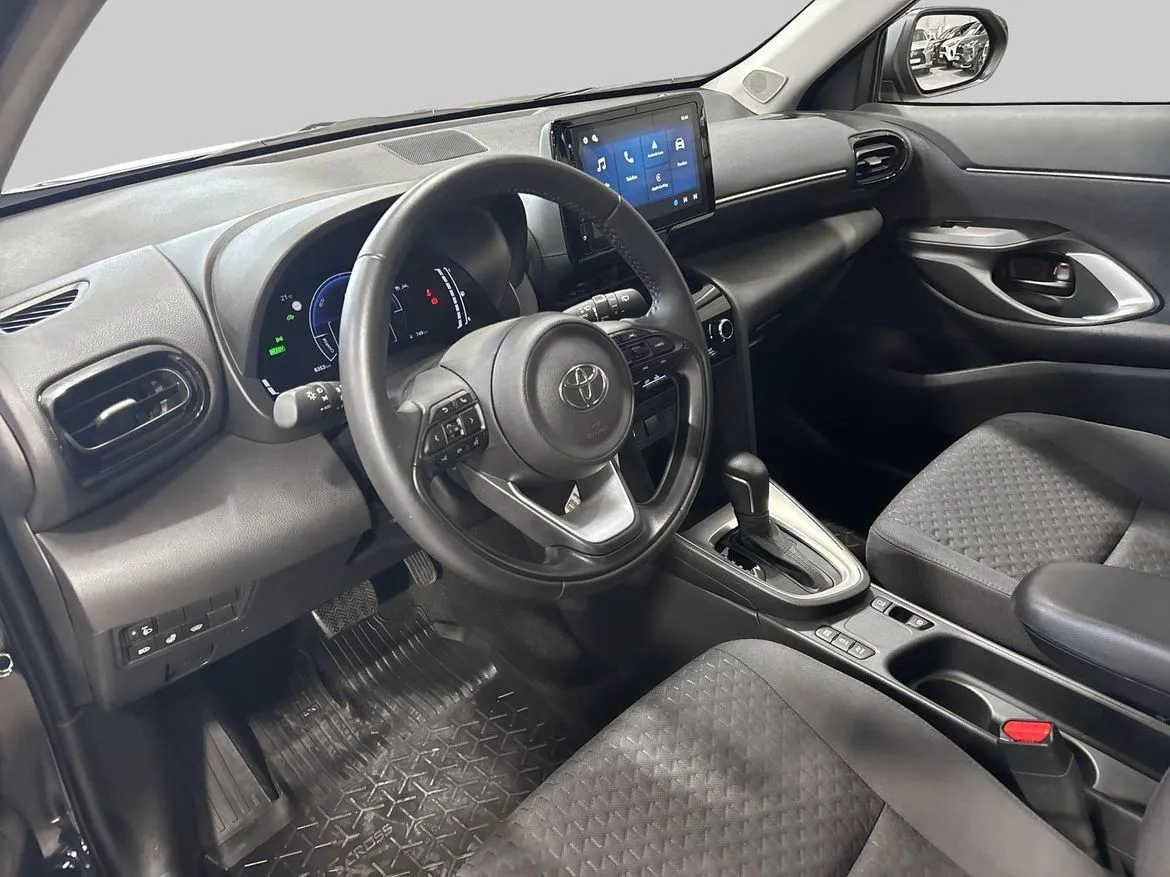 Vehicle image 13
