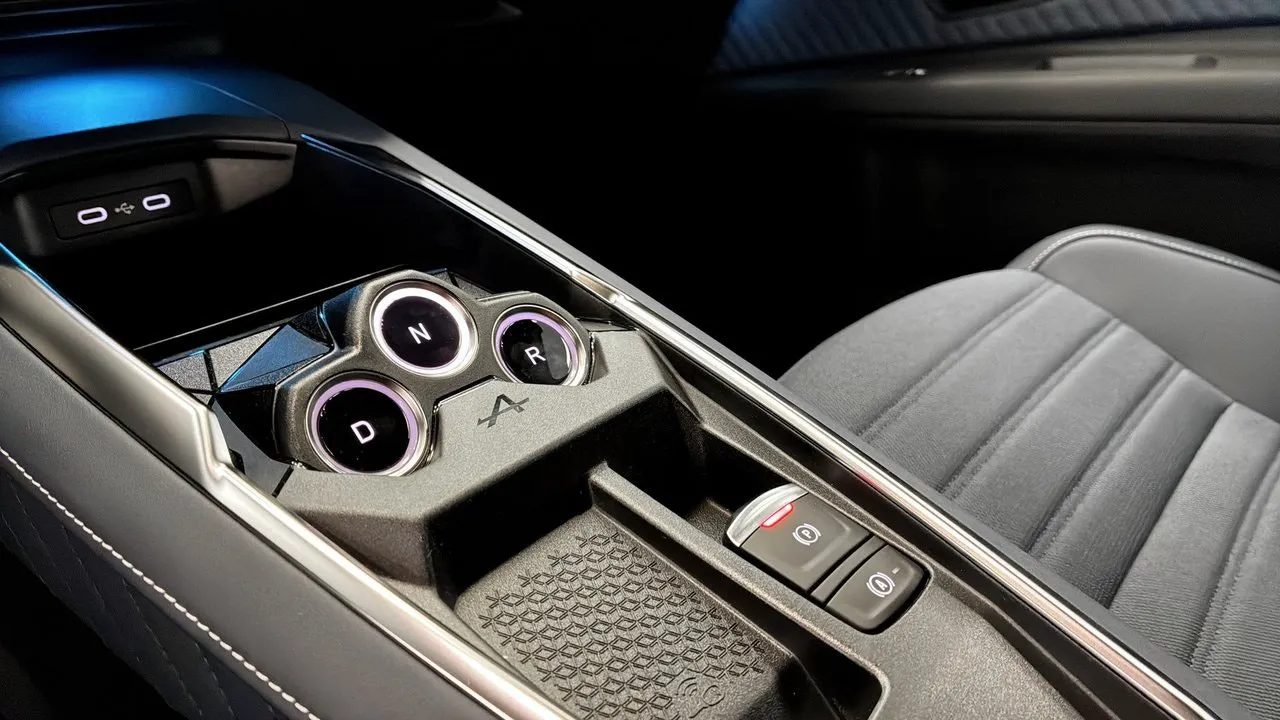 Vehicle image 18