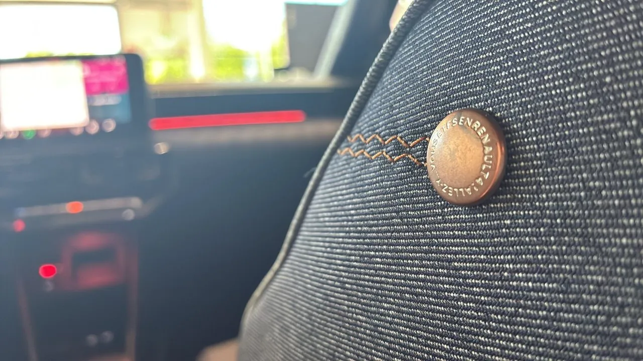 Vehicle image 21