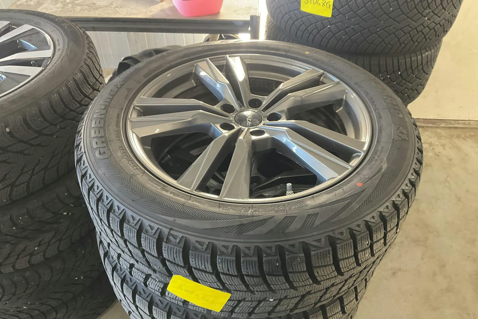 Vehicle image 18
