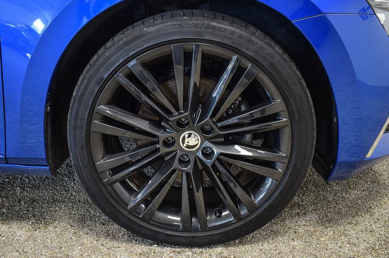 Vehicle image 32