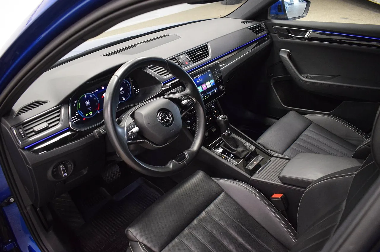 Vehicle image 8