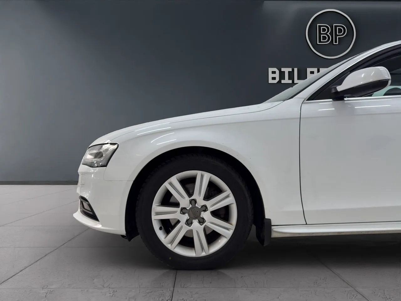 Vehicle image 15