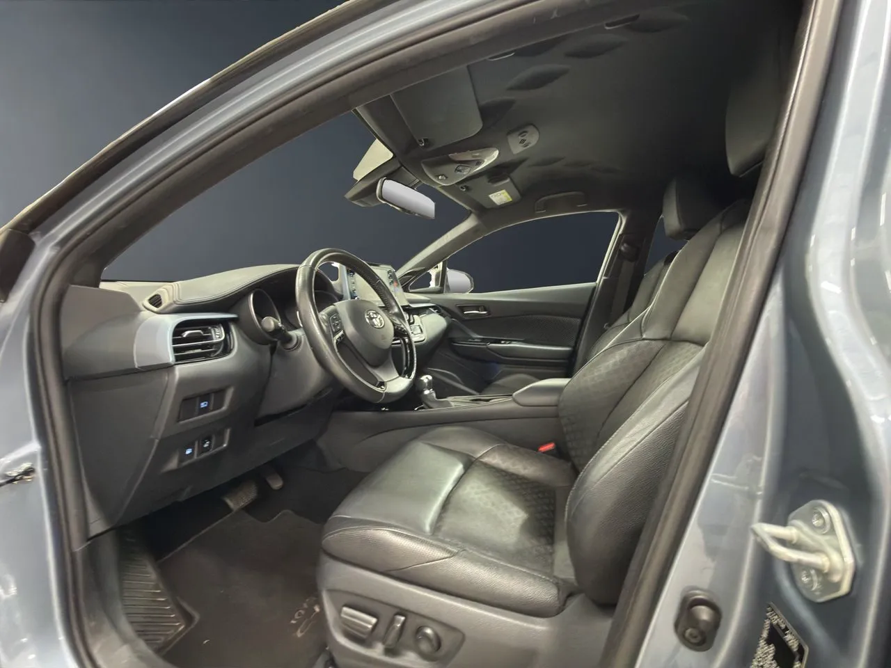Vehicle image 8