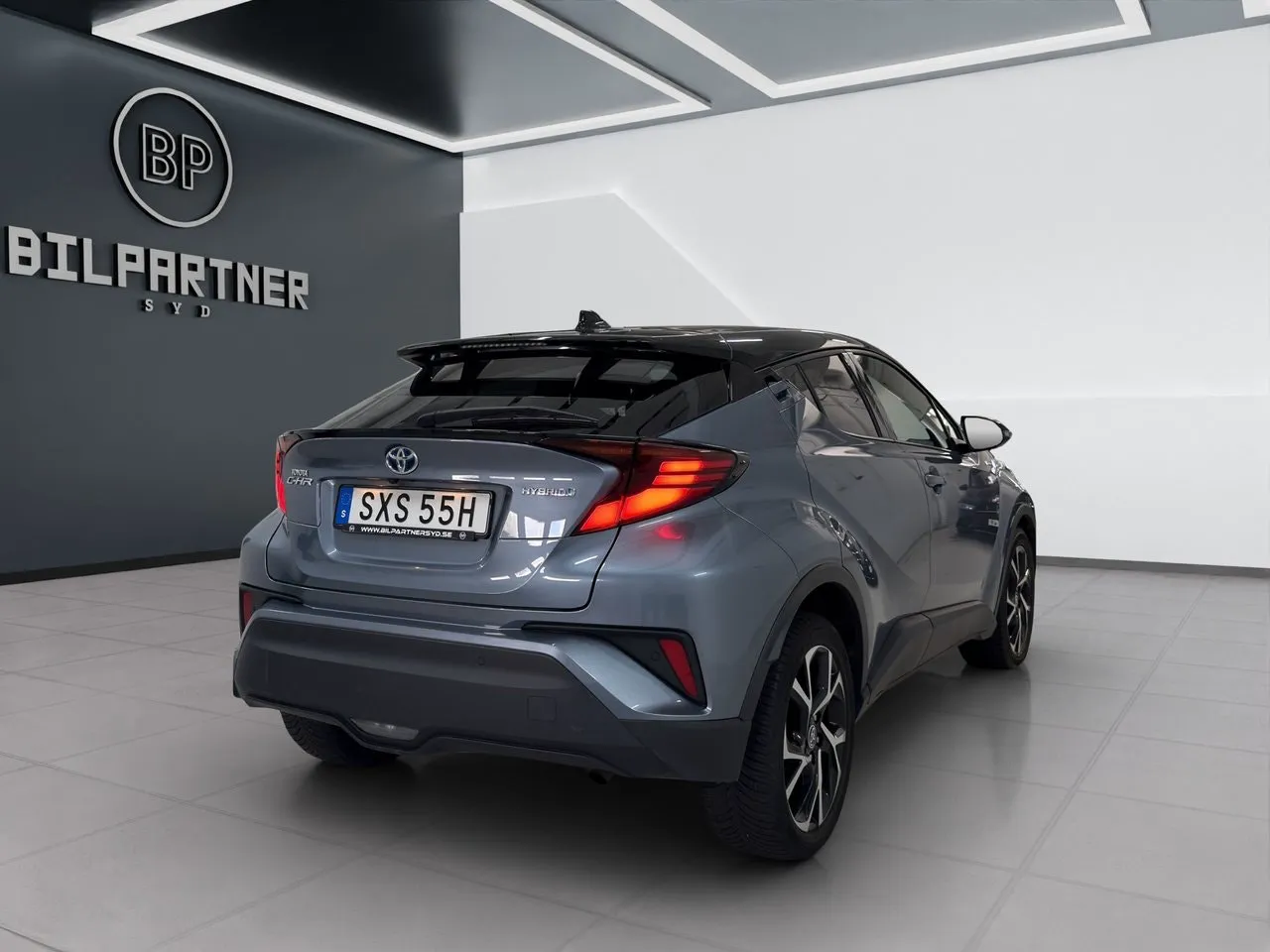 Vehicle image 5
