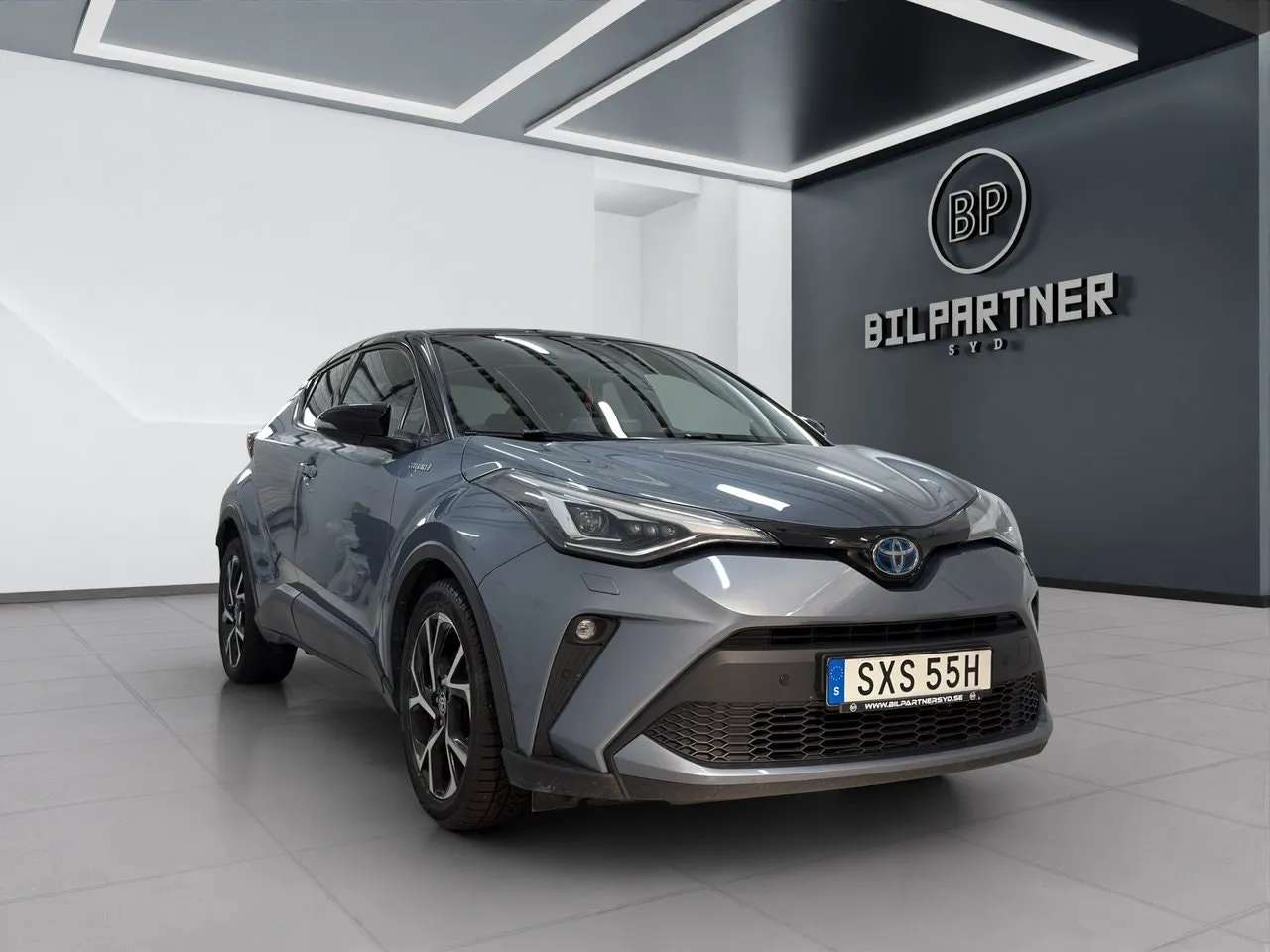 Vehicle image 3