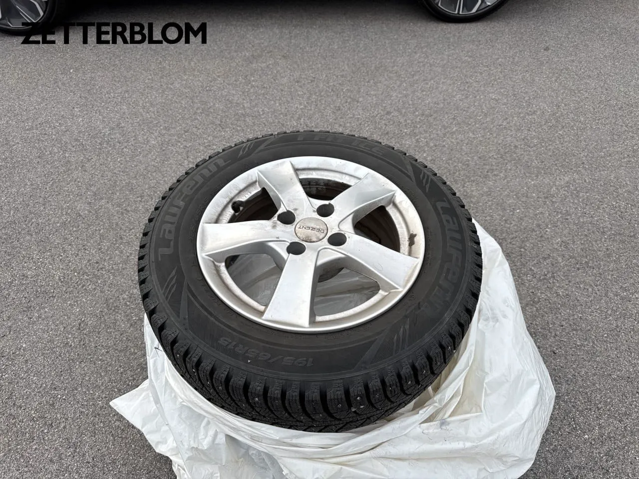 Vehicle image 14
