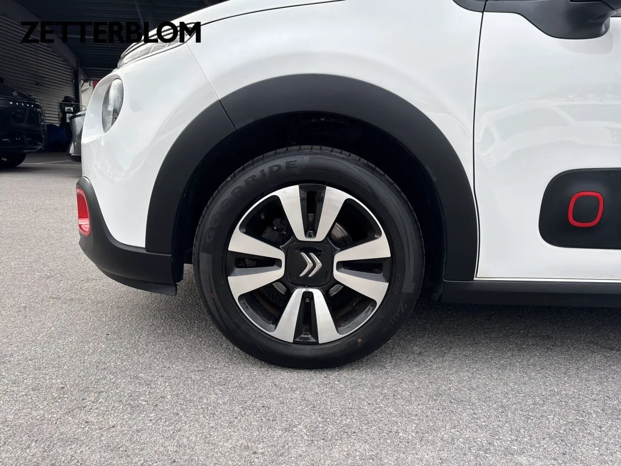 Vehicle image 12