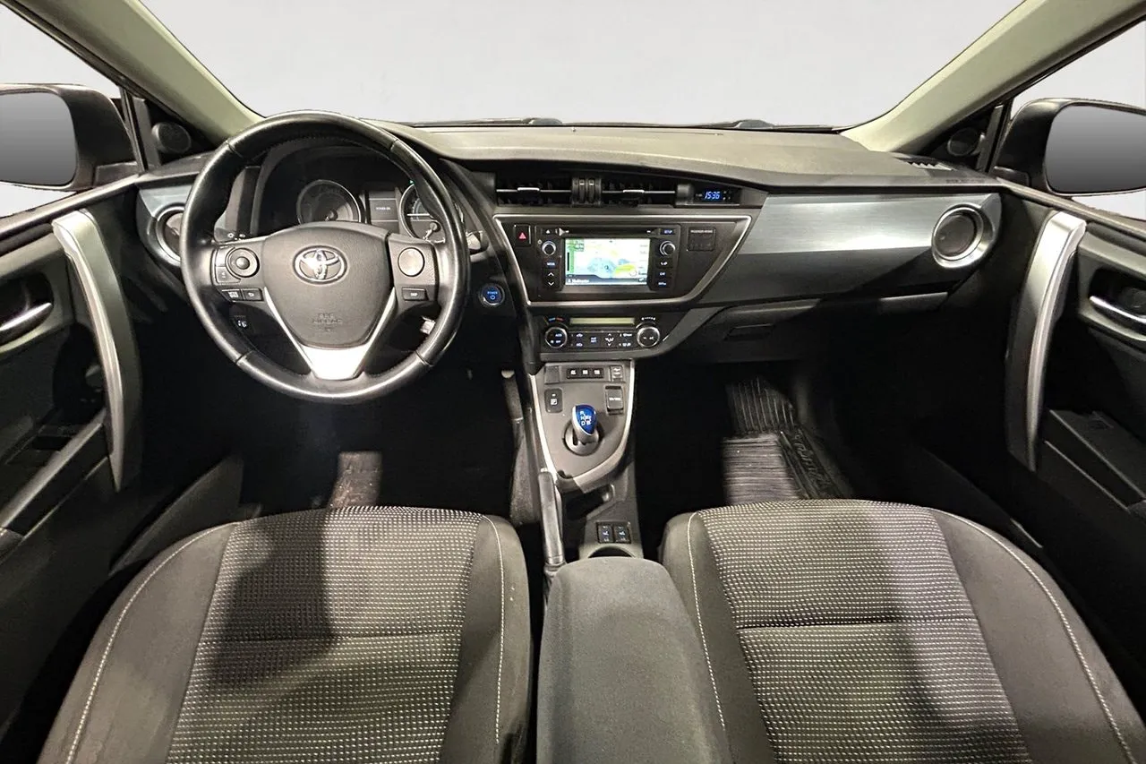 Vehicle image 10