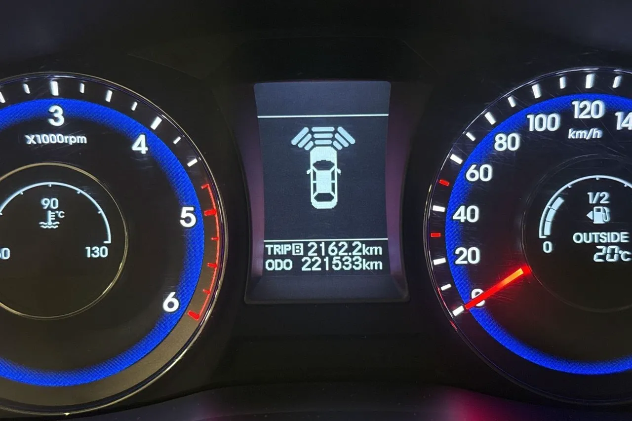 Vehicle image 14