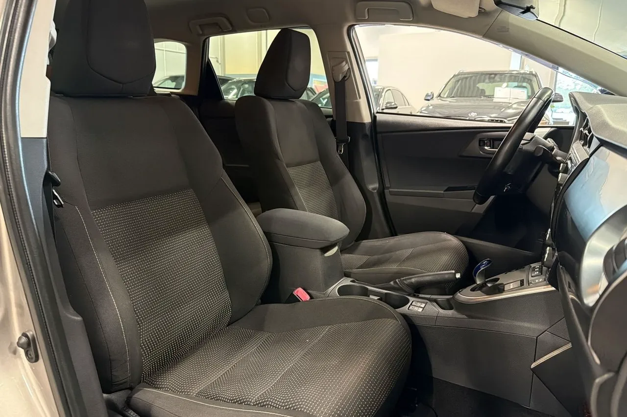 Vehicle image 16