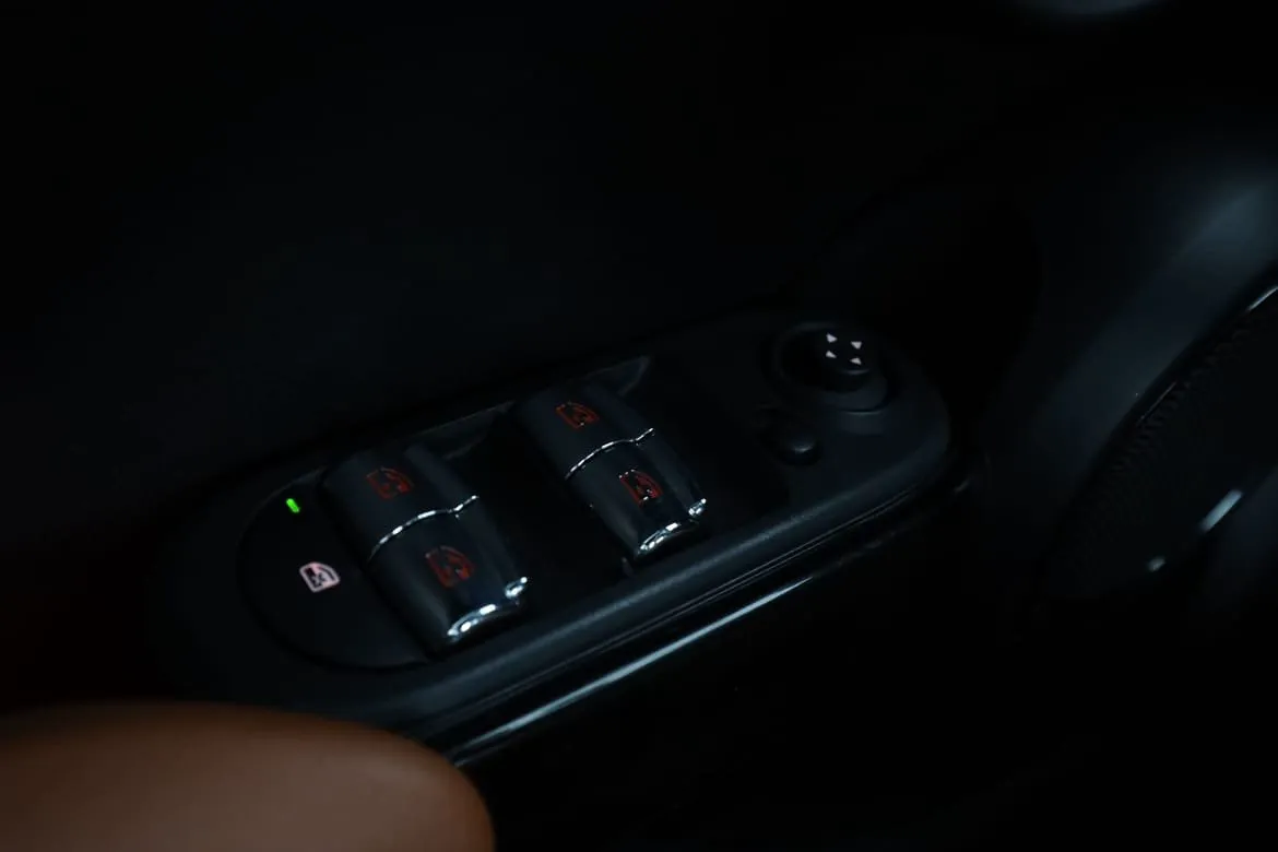 Vehicle image 27