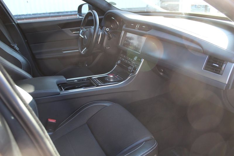 Jaguar XF bild 9