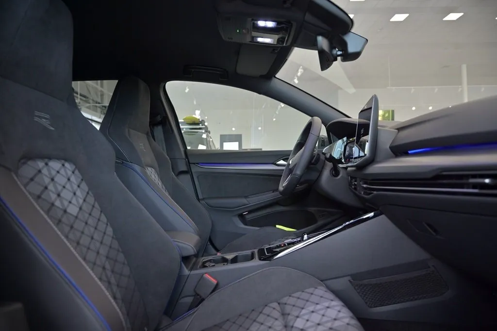 Vehicle image 21