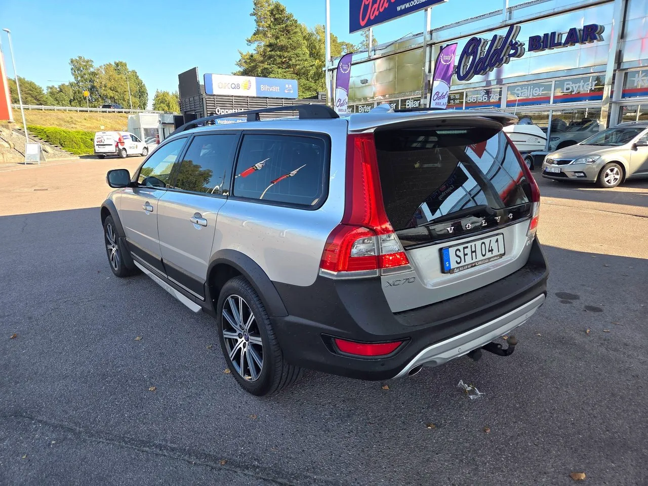 Vehicle image 2
