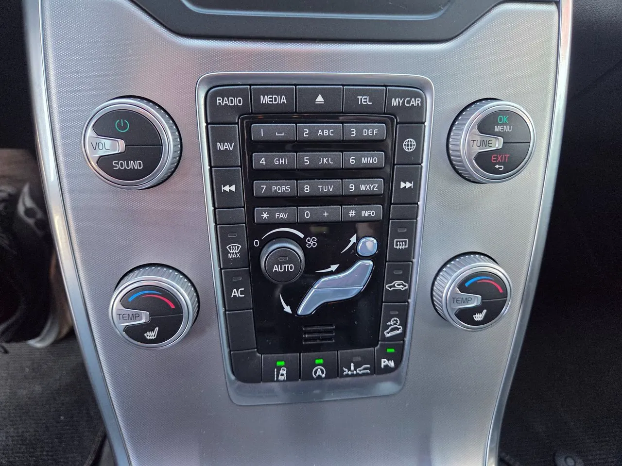 Vehicle image 24