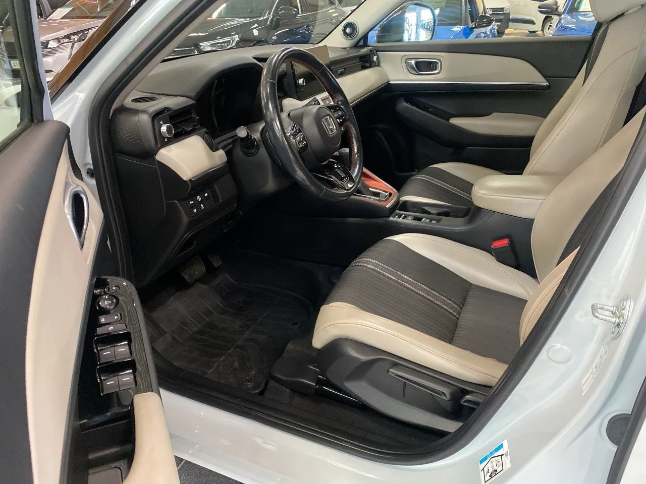Vehicle image 6