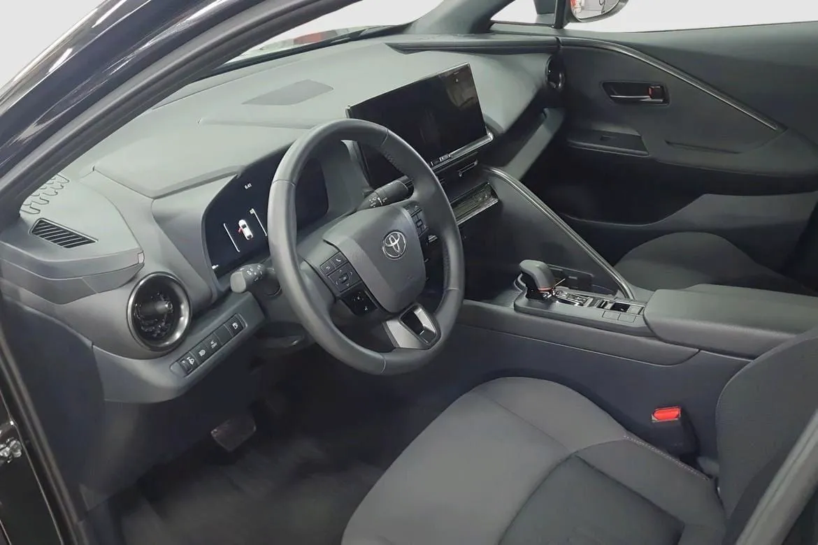 Vehicle image 7