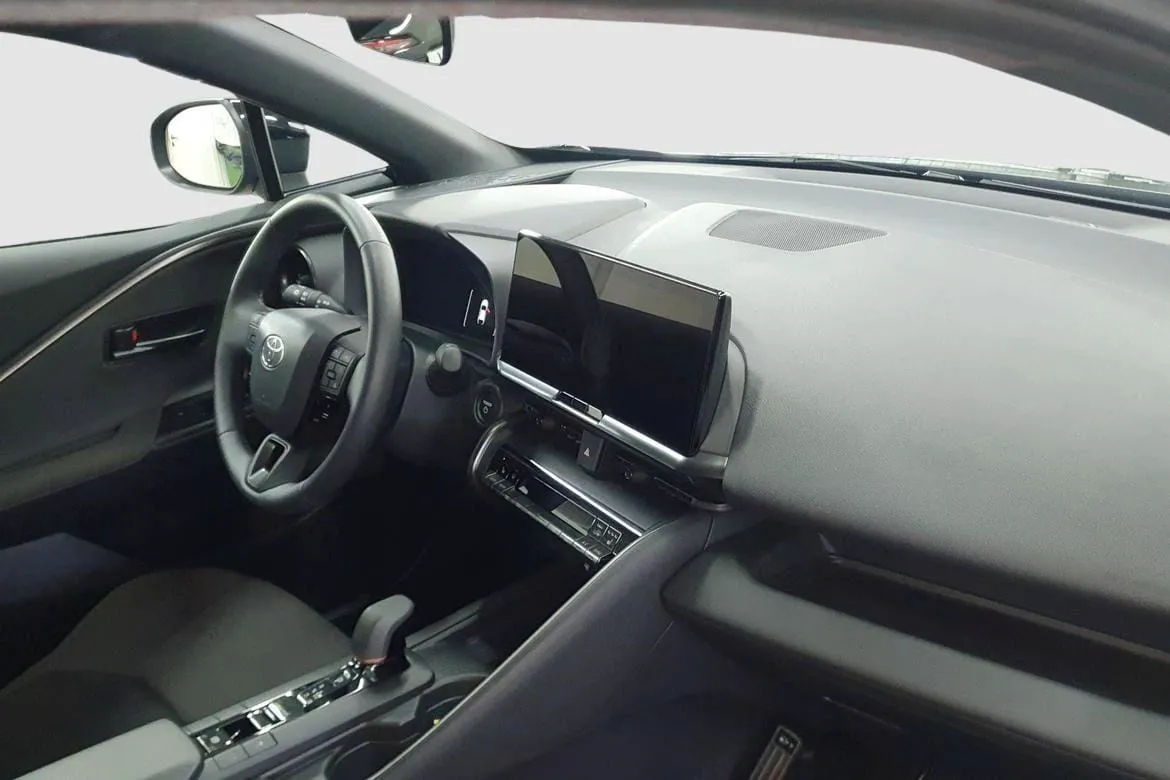 Vehicle image 8